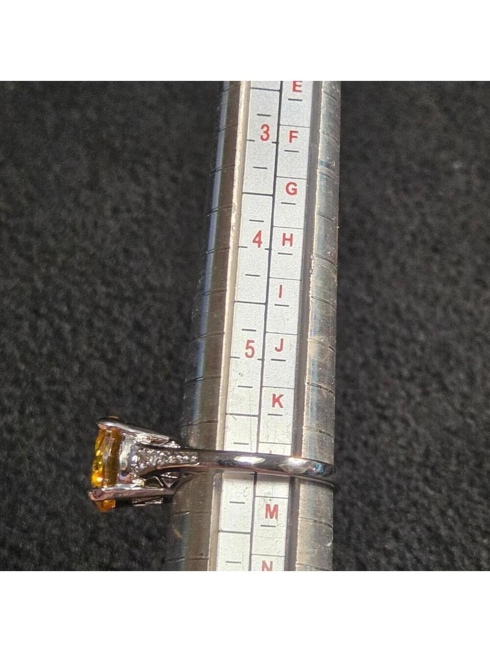 Sterling silver ring featuring a prominent, round-cut yellow gemstone, size 6 - Picture 5 of 5